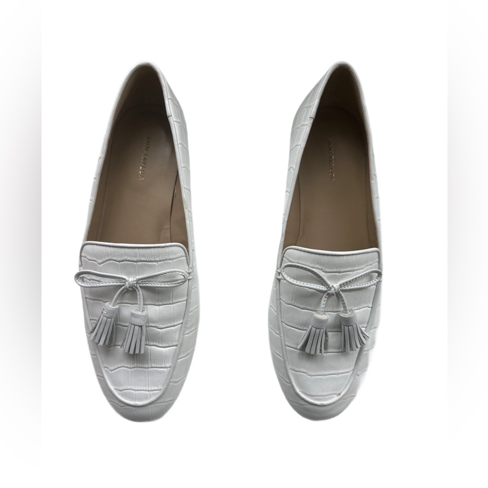 Ann Taylor White Ursula Croco Embossed Leather Tassel Loafers 8M